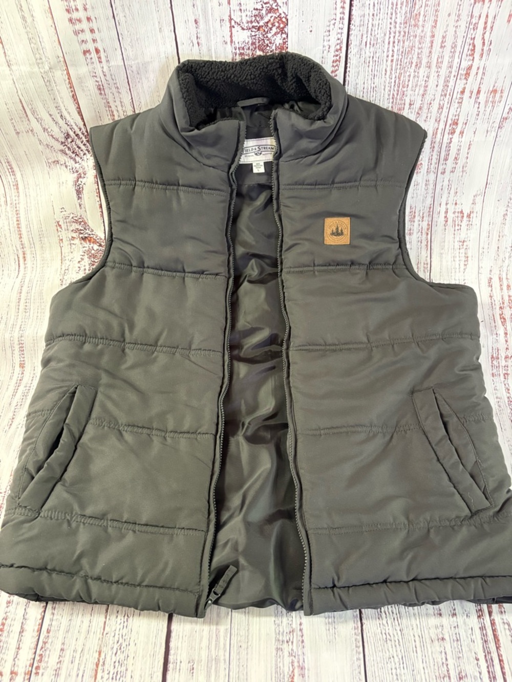 Field & Stream Men's Quilted Vest in Charcoal Gray